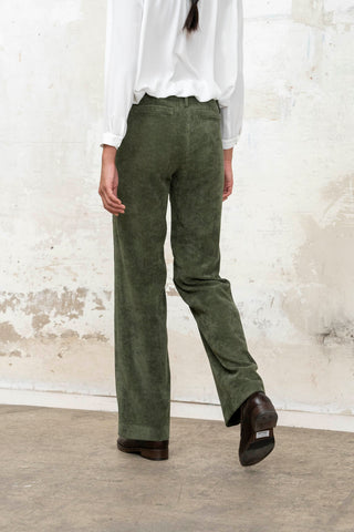 PANTALON RECTO PANA VERDE