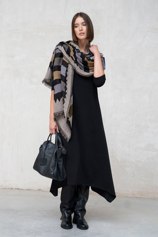 VESTIDO ESCOTE ASIMÉTRICO NEGRO