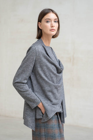 CHAQUETA PUNTO ASIMÉTRICO GRIS