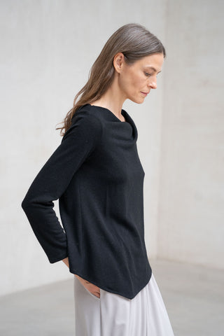 JERSEY CUELLO ASIMÉTRICO NEGRO