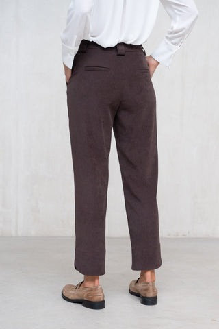 PANTALON SEMIRRECTO BAJO ABIERTO MARRON