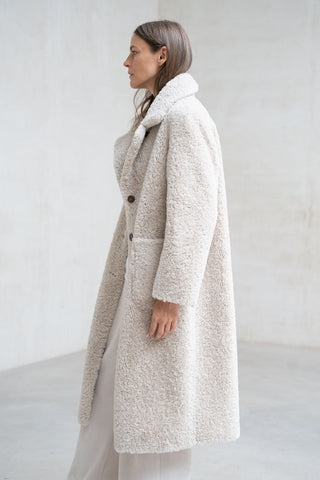 ABRIGO LARGO REVERSIBLE CON SOLAPAS CRUDO