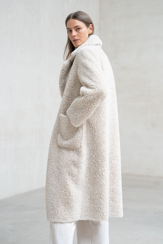 ABRIGO LARGO REVERSIBLE CON SOLAPAS CRUDO