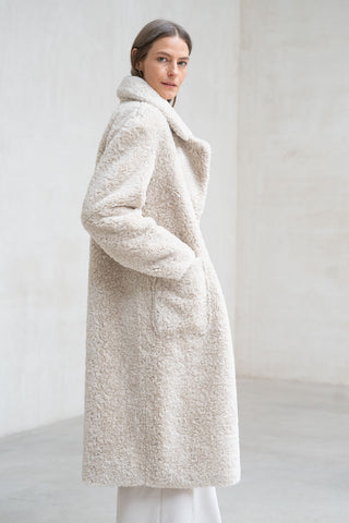 ABRIGO LARGO REVERSIBLE CON SOLAPAS CRUDO