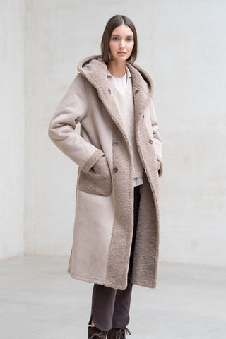 ABRIGO LARGO CAPUCHA REVERSIBLE TOSTADO