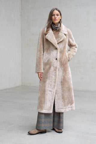 ABRIGO LARGO REVERSIBLE PELUCHE SOLAPAS CHAMPAGNE