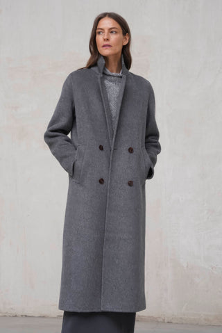 ABRIGO LARGO PAÑO SOLAPAS GRIS