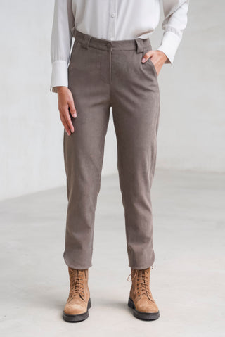 PANTALÓN VICO ESTRECHO ABERTURA ABAJO TOPO