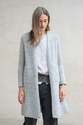 CHAQUETA LARGA CON BOLSILLOS GRIS