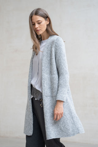 CHAQUETA LARGA CON BOLSILLOS GRIS