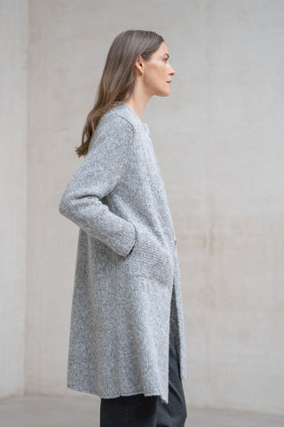 CHAQUETA LARGA CON BOLSILLOS GRIS