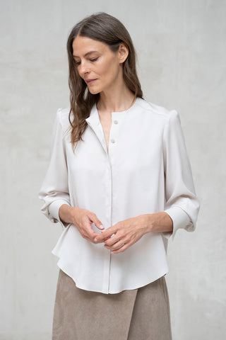 CAMISA FERMO CUELLO CAJA BEIGE
