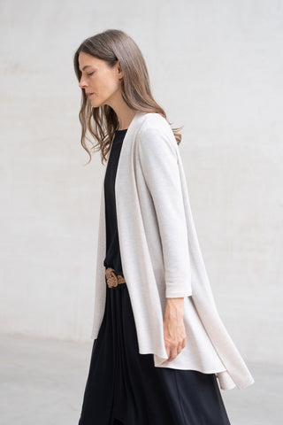 CHAQUETA PUNTO ORSANA PICO ASIMÉTRICA HUESO