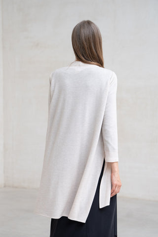 CHAQUETA PUNTO ORSANA PICO ASIMÉTRICA HUESO