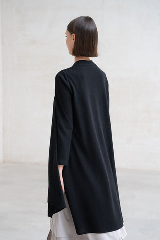 CHAQUETA ORSANA PUNTO PICO ASIMÉTRICA NEGRO