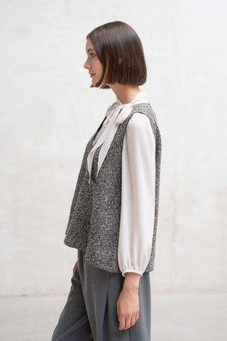 TOP PAVIA SIN MANGAS Y BOLSILLOS GRIS JASPEADO