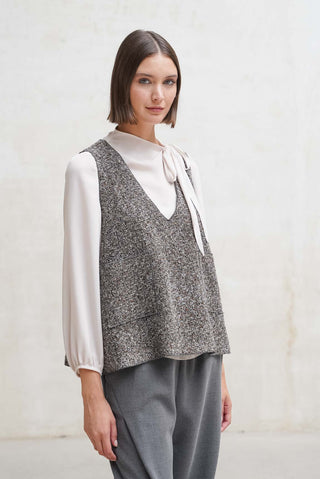 TOP PAVIA SIN MANGAS Y BOLSILLOS GRIS JASPEADO
