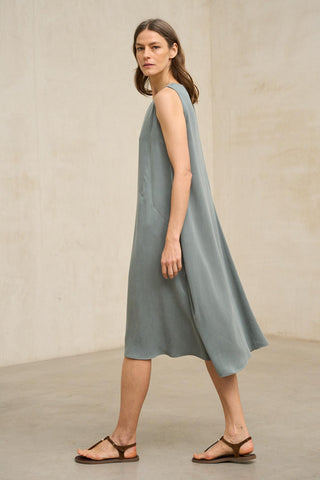 Naïra dress in sage green