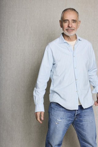 Camisa Koike azul con raya blanca